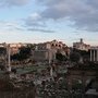 Vue de Rome (Au fond, le Colisée. Vue de Rome lors d'une marche pour (…)