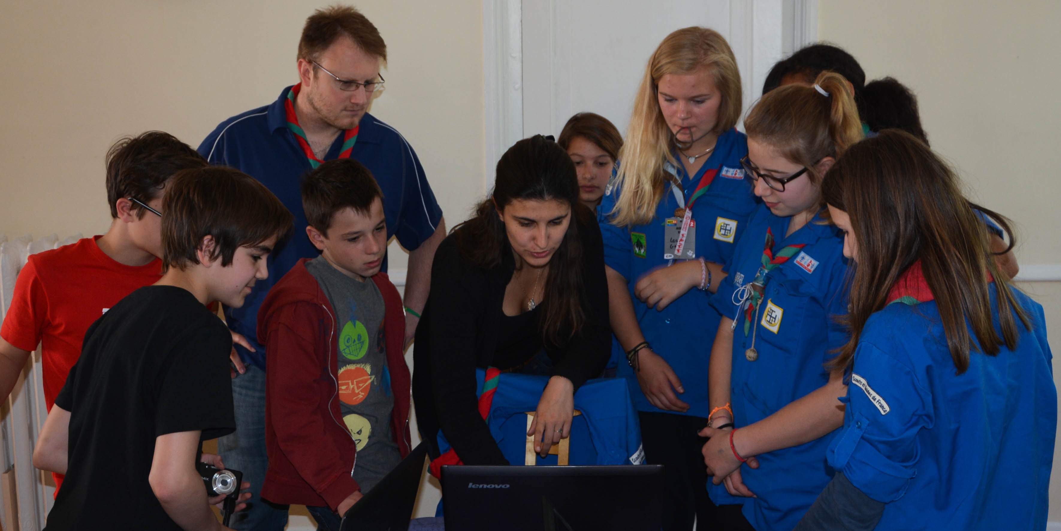 Une partie de la tribu en plein montage