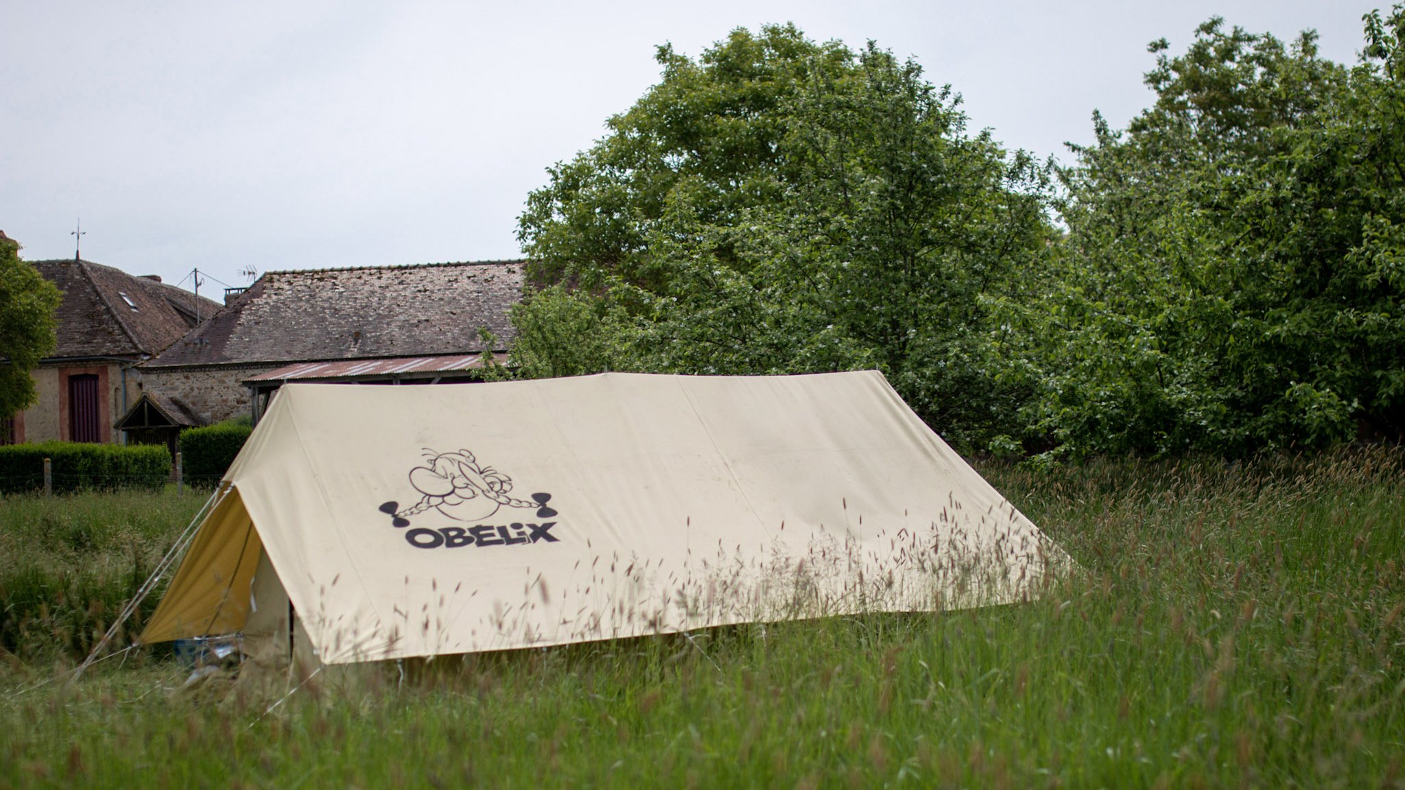Comment marquer sa toile de tente ?