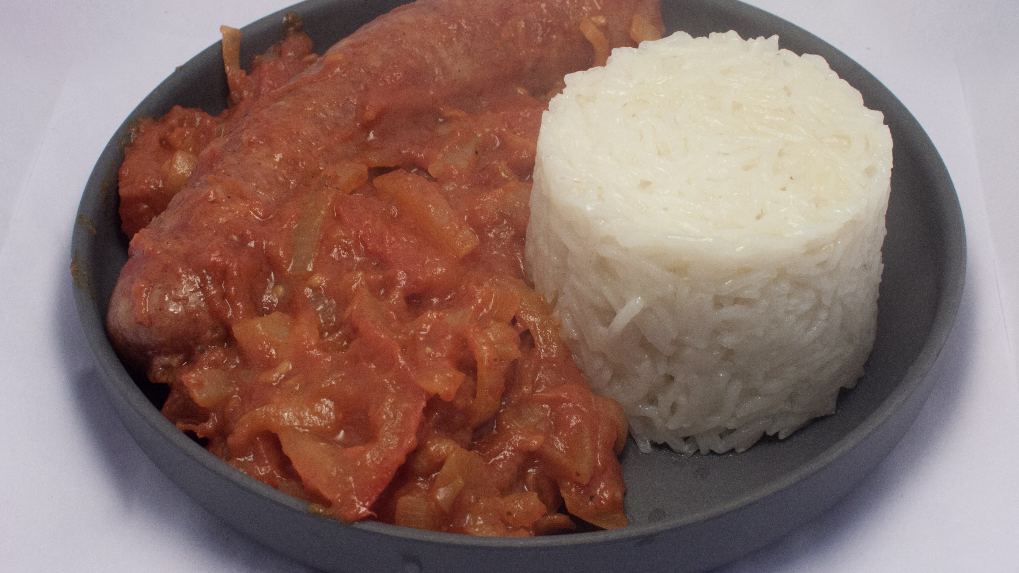 Cari de saucisses avec sauce rougail tomate